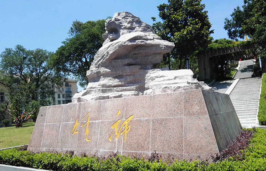 上(shàng)海(hǎi)寶山(shān)某部隊基地(dì)精神雕塑